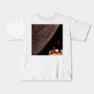 Close to the moon Kids T-Shirt